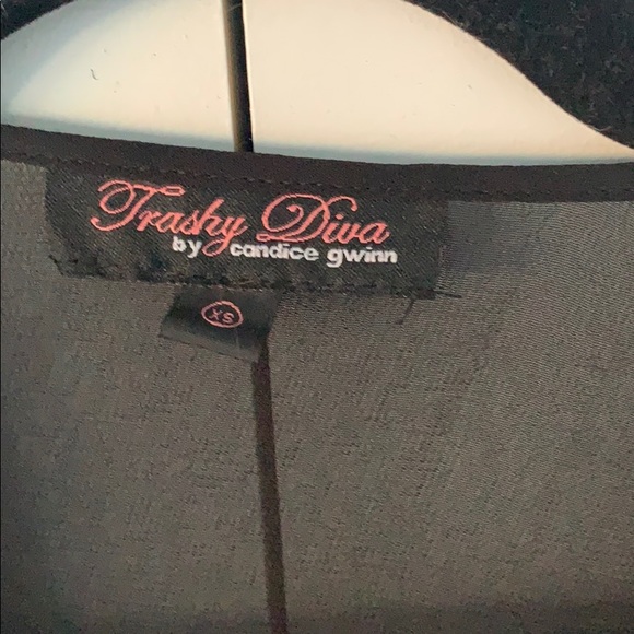 Feather Cuff Robe - Picture 9 of 11